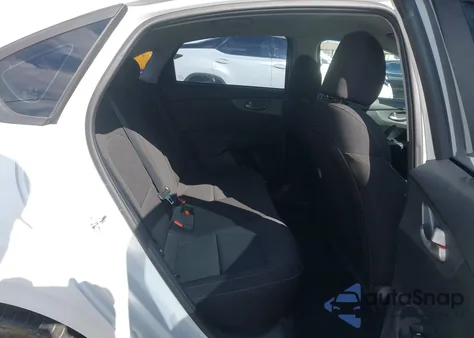 2021 Kia Forte Lxs z USA, uszkodzony, nr VIN 3KPF24AD5ME359628